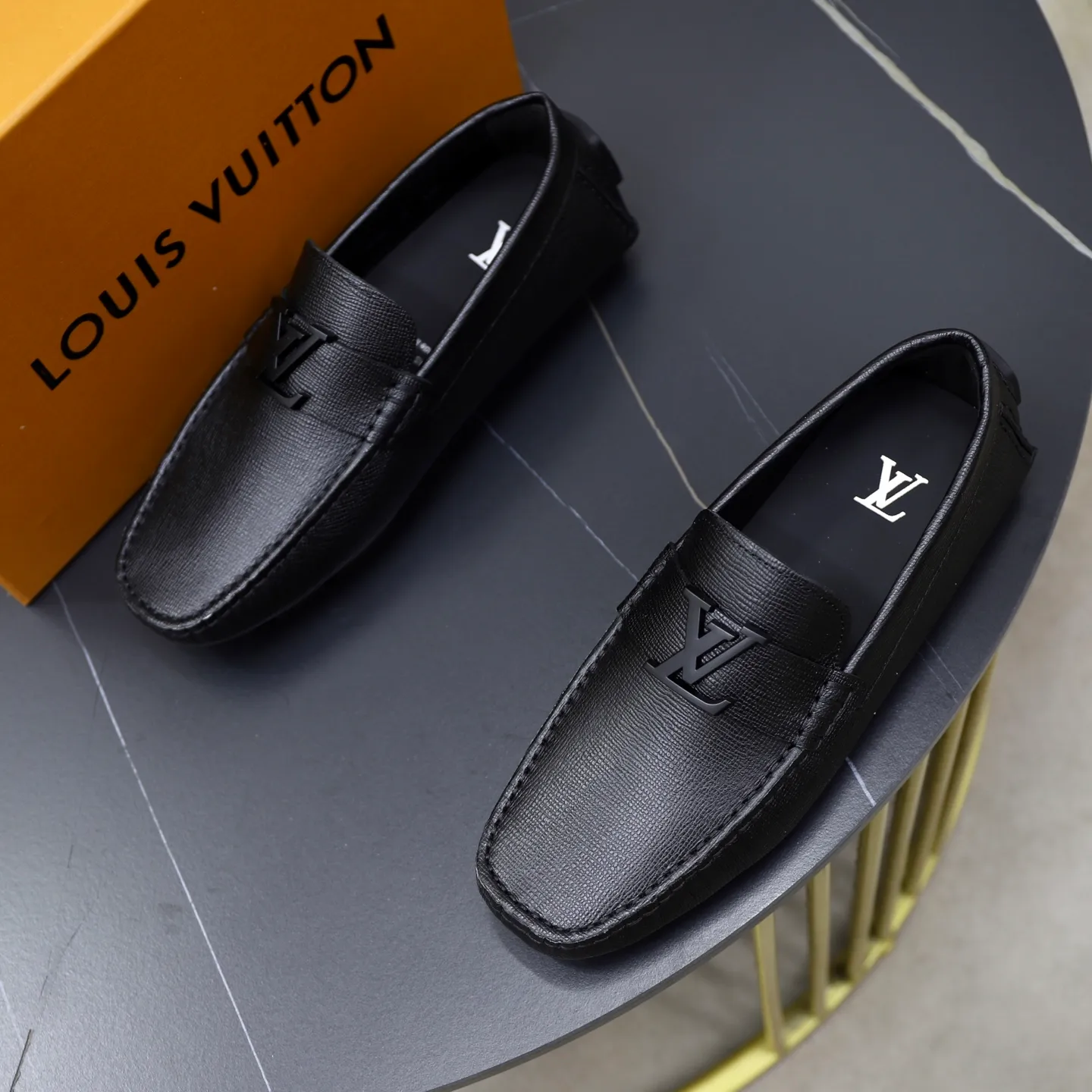 Ex-factory price: 480💰【LV】Louis Vuitton ⚠️High-end men’s driving and pedal series ⚠️38-44 (customized for 45) ⚠️All original cowhide leather! Thick and soft! Made entirely of calfskin lining! Rubber sheet anti-slip beanie sole! Three-dimensional package technology! Fashionable and classic! Handicrafts! Original high quality! Feel free to compare!